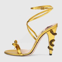 2019 Free Shipping Catwalk Models Lucky Classic Hot Design Hot Snake Stiletto Stiletto Bow-Toe Correa de los pies abiertos 10.5 cm Sandalio 5B3