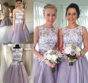 2019 goedkope lila lavendel korte bruidsmeisje jurk zomer land tuin formele bruiloft gasten meid van eer gown plus size op maat gemaakt