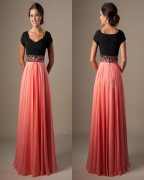 2019 goedkope lange aline kralen chiffon geplooide bescheiden prom -jurk met cap mouwen vintage moeder van de bruid jurken avond Dres9527296