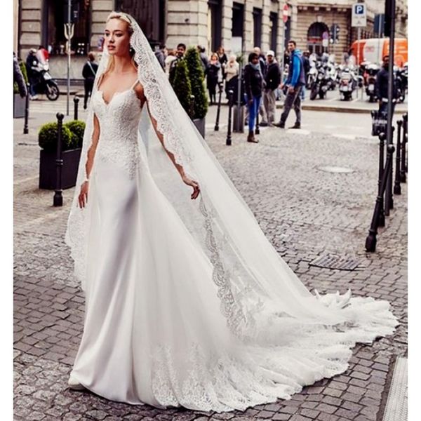 2019 Spaghetti sexy robes de mariée de sirène bon marché en dentelle en dentelle Backless Bridal Robes Sweep Train Beach Bridal Weding Robe 292y