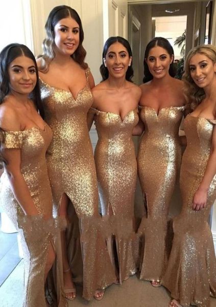2019 Barato Sirena brillante Lado dividido Vestidos de dama de honor con lentejuelas doradas Lentejuelas fuera del hombro Vestido largo para invitados de boda Dama de honor4629697