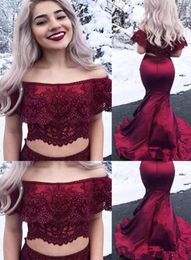 2019 Chic Bourgogne Robes de bal en deux pièces Sexy Bateau Neck Lace Vin Red Sweep Train Formel Soight Party Robes Portez7913421