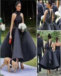 Robes de demoiselle d'honneur Country 2019 avec un grand arc sexy arrière petit robe de fête noire en satin longueur de cheville femme d'honneur robe5300304