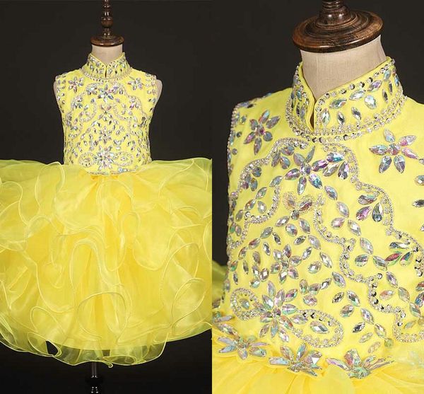 2019 Mignon Volants Jaune Bébé Filles Pageant Robe Organza Col Haut Cap Manches Perles Strass Première Communion Robe Enfants Robe D'anniversaire