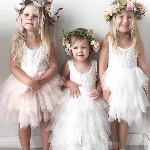 2019 Lindos vestidos cortos para niñas de flores Encaje Tul Faldas escalonadas Volantes Sin mangas Barato Bohemio Niños Ropa formal Vestido de fiesta