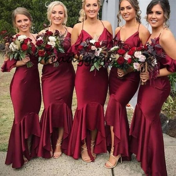 2019 Vestidos de dama de honor de color rojo oscuro Correas espaguetis altas y bajas Escote en v Longitud del té Vestidos de fiesta de boda de sirena Moda Boho Maid Of Hono281B