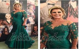 2019 Elegant Dark Green Mother of the Bride Robes 34 manches longues Applique en dentelle Pleets Sirène du cou