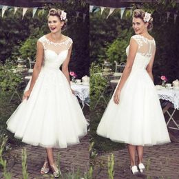 2019 Abiti da sposa eleganti corti da spiaggia Collo trasparente Appliques Pizzo Lunghezza tè Abiti da sposa bohémien modesti Vestidos De Noiva Cheap253D