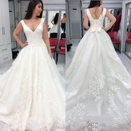 2019 robes de mariée élégantes col en V dentelle appliques dos nu balayage train robes de mariée avec arc pays robe de mariée grande taille