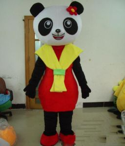 Fábrica 2019, disfraz de mascota panda dama con vestido rojo y bufanda amarilla para que lo use un adulto