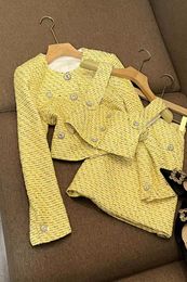 2023 Otoño Amarillo Two Dress Sets de manga larga Tweed de cuello redondo Caza cuadrada Camisole Camisol de falda de trajes de tres piezas O3G172089