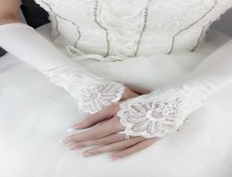2019 Automne Perles sans doigts bon marché Glants de mariée en ivoire blanc accessoires de mariée en satin en dentelle pour robes de mariée7907362