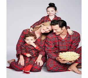 2019 Familie Kerstpyjama Nieuwjaar039S Kostuums Red Plaid Matching Familie Outfits Vader Moeder Kinderen Babykleding Familie CL3028455