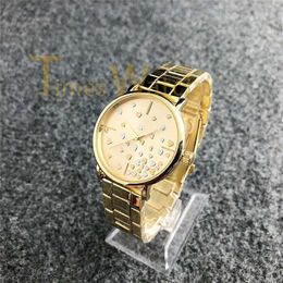 2019 Modemerk Quartz Horloge Casual Volledig Staal Stijlvolle Vrouw Volledige Liefde Hart Wijzerplaat Designer Vrouwen Jurk Horloges Blauw Metaal Reloj215d