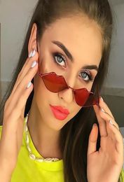 2019 mode petites lèvres rouges Sexy lunettes de soleil pour femmes de luxe design métal Hippie lunettes feminino Vintage UV4005482579
