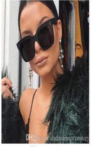 2019 Kim Kardashian Gafas de sol Lady Flat Top Eyewear Lunette Femme Gafas de sol Mujeres Rivet Sun Glasse UV400DR35264V5994573