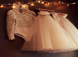 2019 manches longues dentelle robes de filles de fleur belle tulle petits enfants jupes deux pièces princesse communion robes d'anniversaire6265227