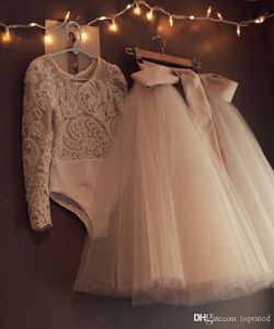 2019 Lange mouwen Lace Flower Girls Dresses Two Pieces Tule Lovely Little Kids Skirts Tea Lengte Princess Communion Birthday Gown285D