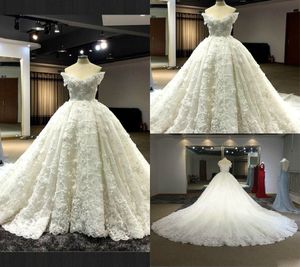 2019 luxe baljurk trouwjurken met petticoat kant 3d bloemen geappliceerd kralen van de schouder Arabische bruidsjurken plus size jurk