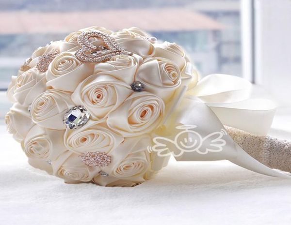 2019 Luxury Magnifique bouquets de mariée Elegant Pearl Bride Flower Wedding Bouquet Handmade Crystal Rubbon Cream6147598