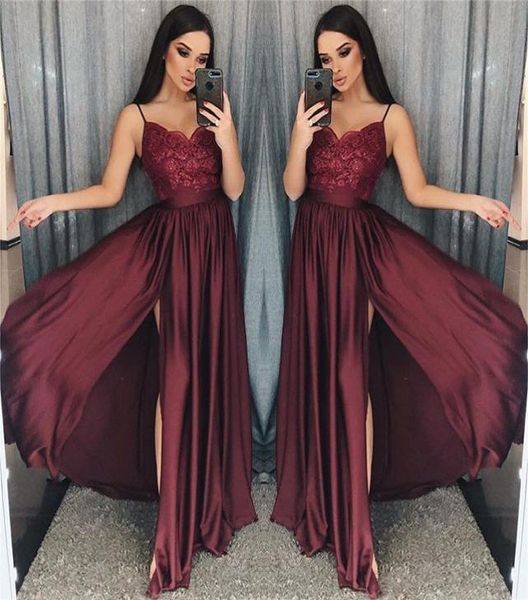 2019 Maroon Spaghetti Straps Dresses de fiesta Apliques una línea Sexy Side Splited elástica como seda ocasión formal por velada DR4358809