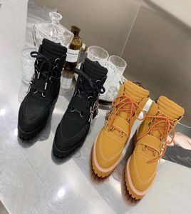 2019 Martin Boots Ankle Boots Women Men Nieuwste Designer Boots Golden Chain Reaction Sneakers Decoratiegrootte 3545 voor Lovers Mode4516185