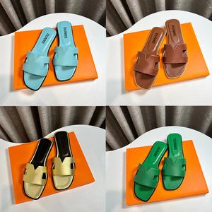 Pantoufles de créateurs diapositives talon plat classique sandales de luxe femmes sandale chaussures en cuir véritable sandale d'été tongs curseurs célèbres femmes plage diapositive pantoufle