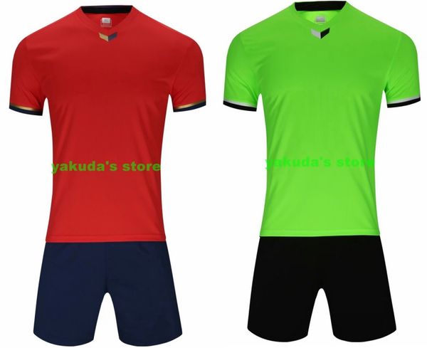 2019 Performance en maille pour hommes Avec autant de styles de couleurs différents Ensembles avec des uniformes de shorts Achetez des kits d'uniformes de vêtements de football personnalisés populaires