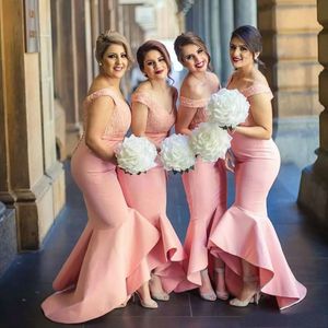 2019 Nieuwe Arabische bruidsmeisjes jurken uit schouder kant backless hoge lage Dubai ruche rok meid van erejurk