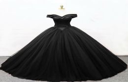 2019 Nouvelle robe de bal robes de mariée gothiques noires sur l'épaule taille basque corset dos longueur au sol femmes vintage non blanc Bri4369468