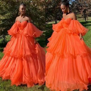 2019 nieuw ontwerp lieverd prom jurken dichter mouwen off shoulder avondjurken sweep trein tiered rok lange oranje afstuderen feestjurken