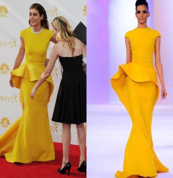 2019 Nouveaux magnifiques paillettes en satin perlé moutarde jaune robes de bal formelles robes de célébrités avec manches à capuchon péplum sirène même.