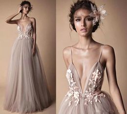 Diepe v-hals Sexy Avondjurk Vloerlengte 3D Floral Applique A Line Prom Dresses Zuhair Murad Goedkope Jurken Party Avond Elegant Arabisch 1467