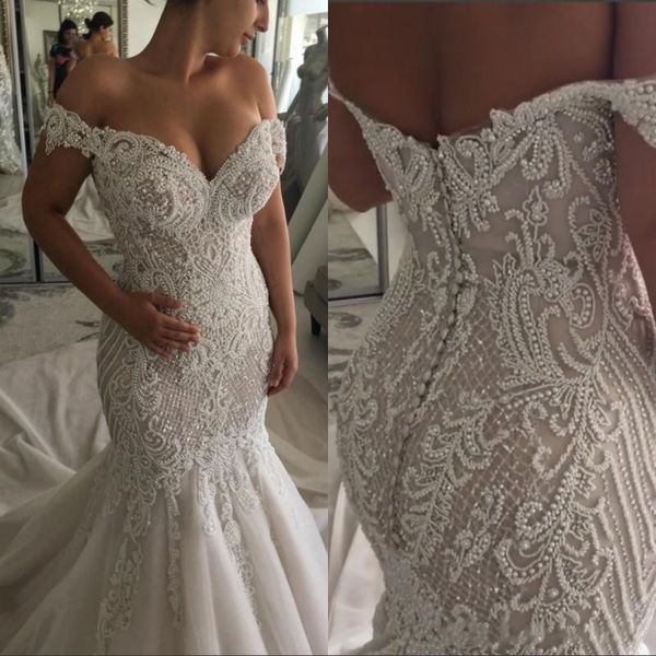 2019 Nuevos vestidos de novia de sirena sexy africanos calientes Fuera del hombro Apliques florales en 3D Perlas Perlas Sin respaldo Tren de barrido Vestidos de novia de talla grande