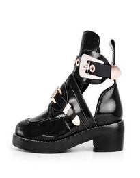2019 New Paris Classic Ceinture Boots Boots Punk Spirit High Derby Zapatos de cuero negro Botas de hebilla recortada Lea2876937 Lea2876937