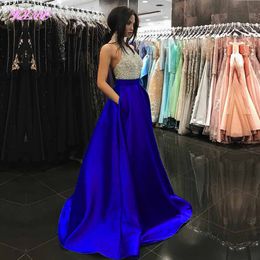 2019 Nieuwe Royal Blue Rhinestones Prom Dresses Met Zakken Lange Halter Satijn Beaded Crystal Vestido de Fiesta Avondjurken Sweep Trein