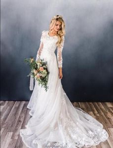 2019 Nuevos vestidos de novia modestos Aline simples con mangas largas Escote redondo Apliques de encaje champán Flores Vestido de novia modesto LDS7079042