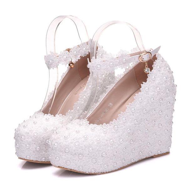 2019 Nuevo estilo, zapatos de novia de encaje blanco, plataforma impermeable de tacón inclinado para zapatos de fiesta de boda con hebilla de una palabra292e