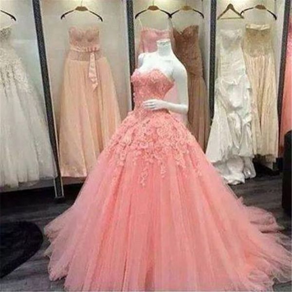 2019 Nuevo vestido de fiesta de encaje con forma de corazón Vestidos de quinceañera Cristales durante 15 años Dulce 16 Tallas grandes Vestido de fiesta de graduación QC1042