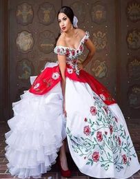 2019 nieuwste witte en rode vintage Quinceanera -jurken met borduurwerk kralen Sweet 16 prom Pageant debutante Dress Prom Party Jurk 8167092