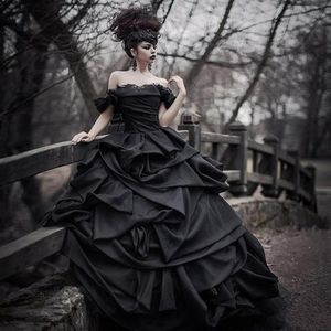 2019 Off Shoulder Black Gothic baljurk Trouwjurken Tiered Plooi Kant Victoriaanse Bruidsjurken Plus Size Corset Terug robe de ma326D
