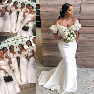 2019 Off Shoulder Mermaid Bruidsmeisjes Jurken Zuid-Afrikaanse Ruches Maid of Honor Toga Satin Cap Sleeves Plus Size Wedding Gast-jurk
