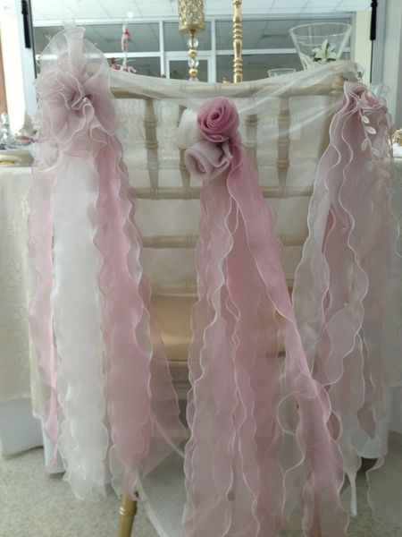 2019 Organza volantes flores boda silla fajas románticas hermosas fundas para sillas barato hecho a medida suministros de boda C02