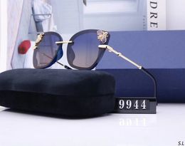 2019 Lunettes de soleil populaires de luxe pour femmes Marque Designer 9944S Carré Style d'été Plein cadre Qualité supérieure Protection UV Couleur mélangée avec emballage