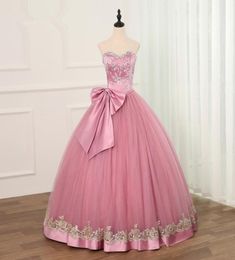 2019 Princess Pink Crystal Appliques Robe de bal de bal robes quinceanera Bow Sequin Sweet 16 Robes Debutante 15 ans Fête formelle Dres2342463