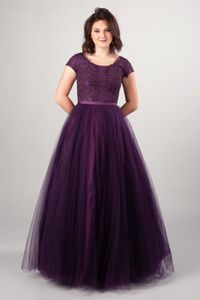 Violet Dentelle Tulle A-ligne Longues Robes De Bal Modestes Avec Des Mancherons Perlés Jewel Cou Etage Longueur Ados Robes De Soirée Modestes