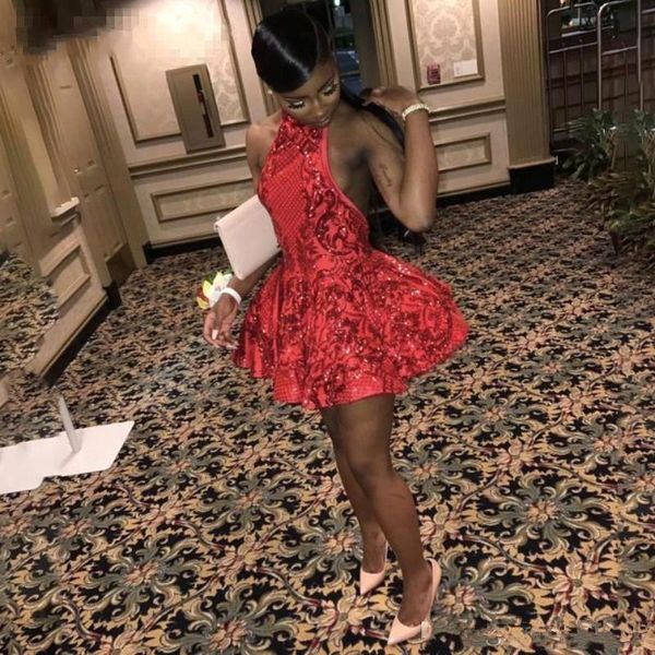 2019 robes de cocktail rouge licou cou appliques de dentelle paillettes sexy robe de retour africaine dos nu robes de bal courtes mini jupe