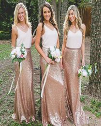 2019 Vestidos de dama de honor de dos piezas con lentejuelas de oro rosa y top blanco Bohemian Country Vestidos largos de dama de honor para invitados de boda 2777066