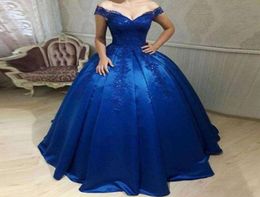 2019 Royal Blue Off the épaule Quinceanera Robes Appliques en dentelle Robe d'occasion spéciale pour Sweet 16 18 Party Dress4004110