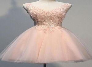 2019 Scoop Nieuwe Designer Korte mini V-vorm terug tule Homecoming Jurk Populaire Bruidsmeisje avondjurk feestjurk roze Prom jurk5507393